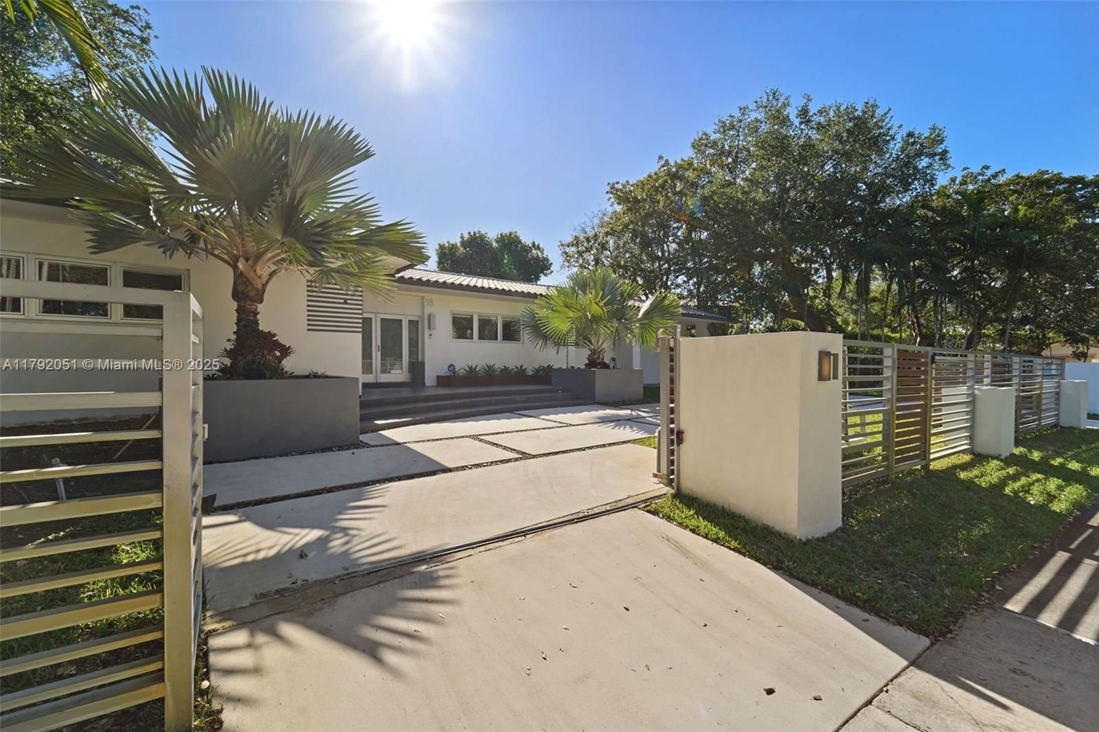Real estate property located at 18 SAMANA DR, Miami-dade, Bay Heights, Miami, FL