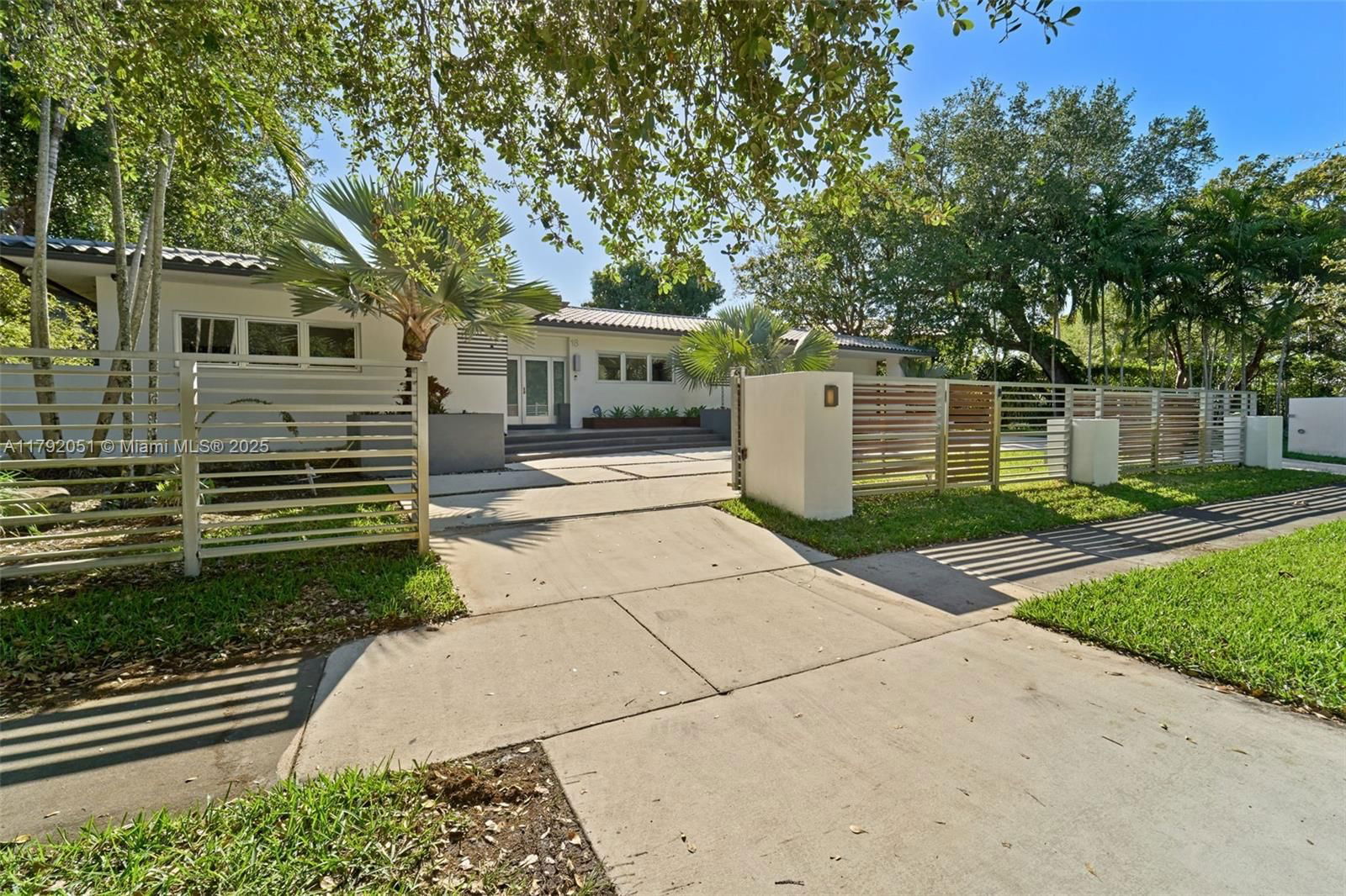 Real estate property located at 18 SAMANA DR, Miami-dade, Bay Heights, Miami, FL