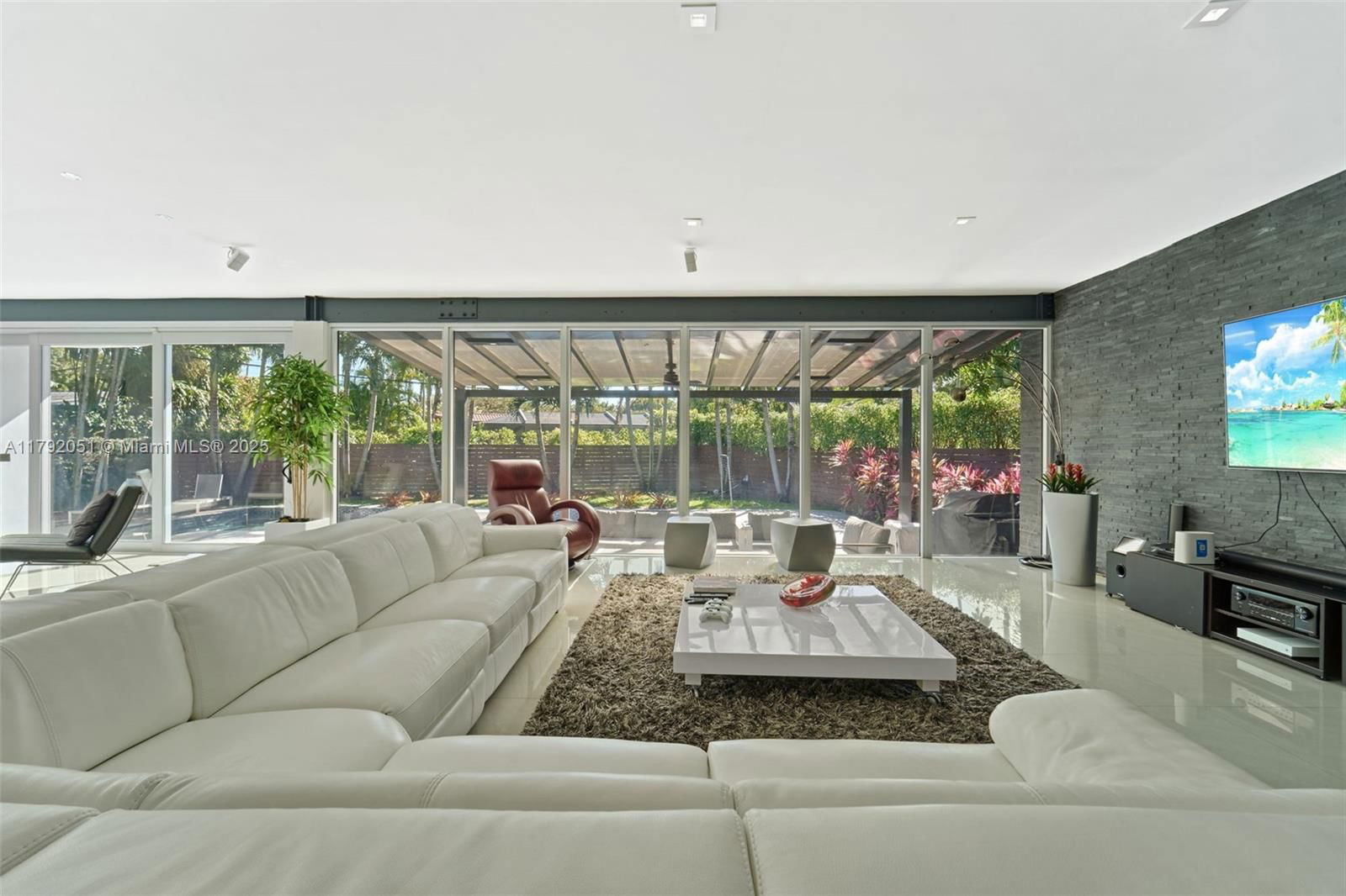 Real estate property located at 18 SAMANA DR, Miami-dade, Bay Heights, Miami, FL