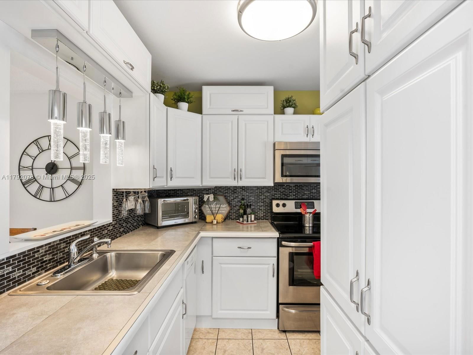 Real estate property located at 4431 16th St H110, Broward, Heather Hall Condo, Lauderhill, FL