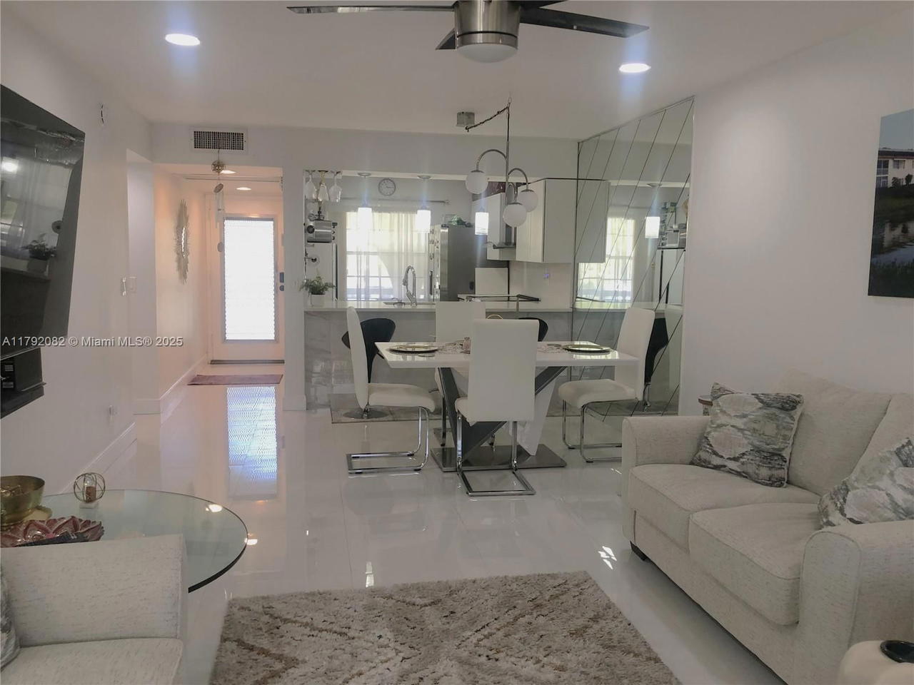 Real estate property located at 1101 Bahama Bnd B2, Broward, Bahama Village Condo, Coconut Creek, FL