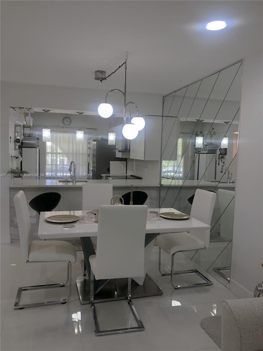 Real estate property located at 1101 Bahama Bnd B2, Broward, Bahama Village Condo, Coconut Creek, FL