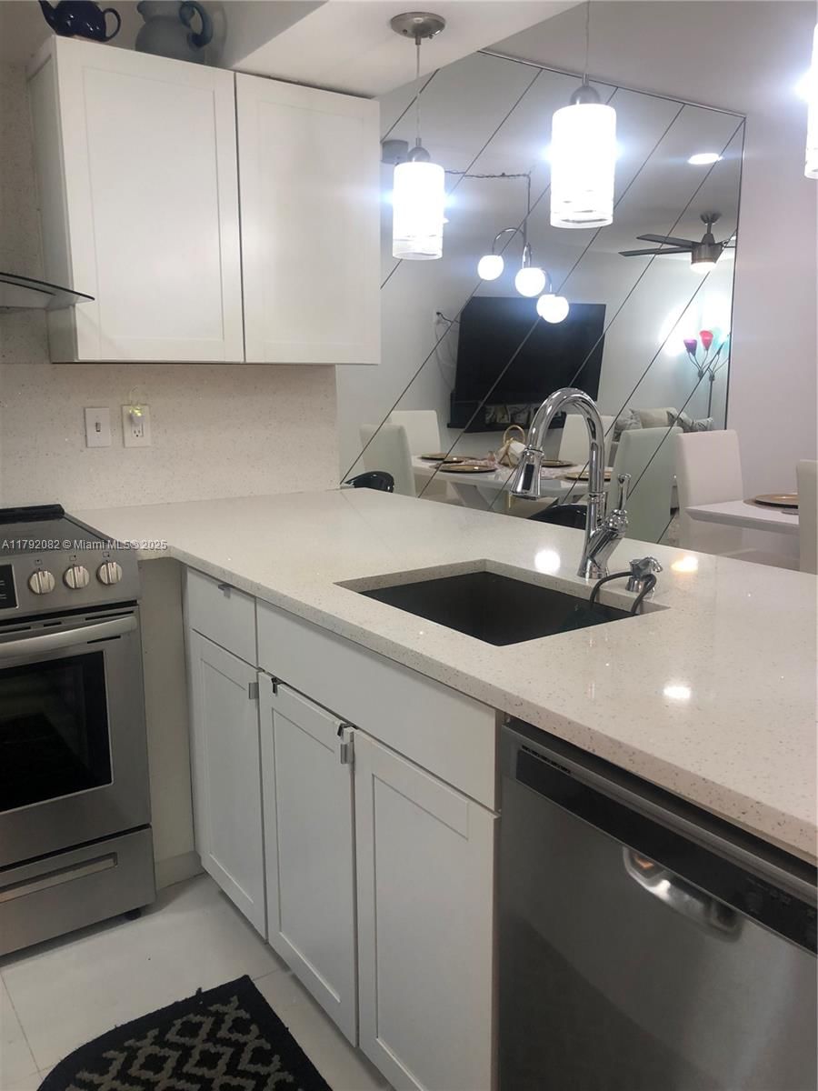 Real estate property located at 1101 Bahama Bnd B2, Broward, Bahama Village Condo, Coconut Creek, FL
