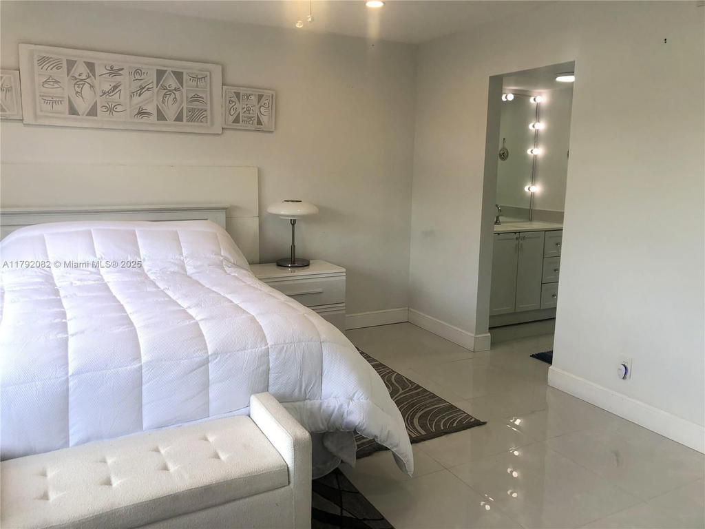 Real estate property located at 1101 Bahama Bnd B2, Broward, Bahama Village Condo, Coconut Creek, FL