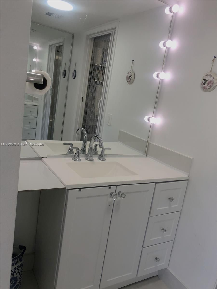 Real estate property located at 1101 Bahama Bnd B2, Broward, Bahama Village Condo, Coconut Creek, FL