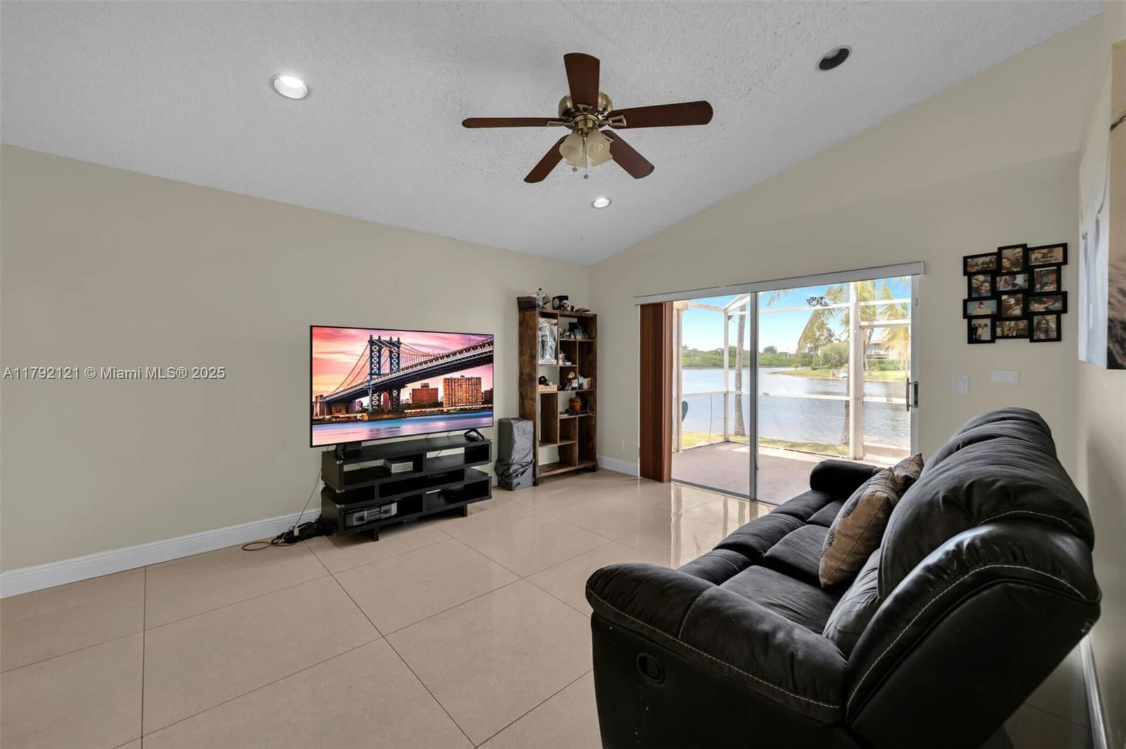 Real estate property located at 18271 27th St, Broward, Silver Lakes Phase Iii, Miramar, FL