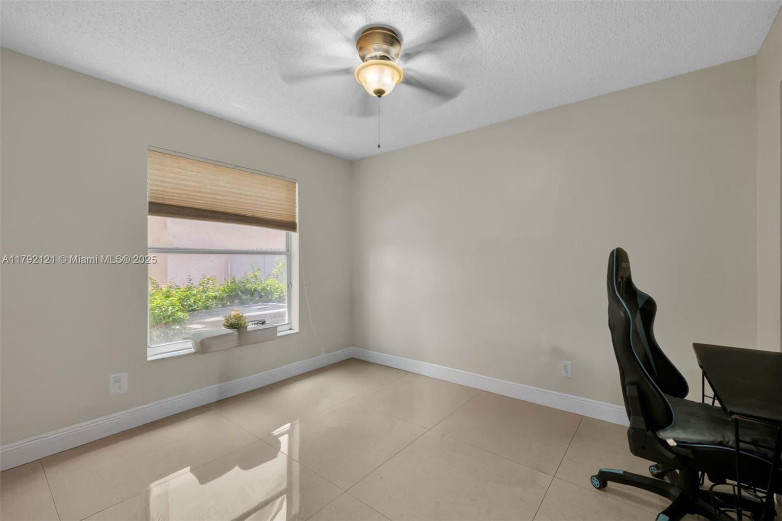 Real estate property located at 18271 27th St, Broward, Silver Lakes Phase Iii, Miramar, FL