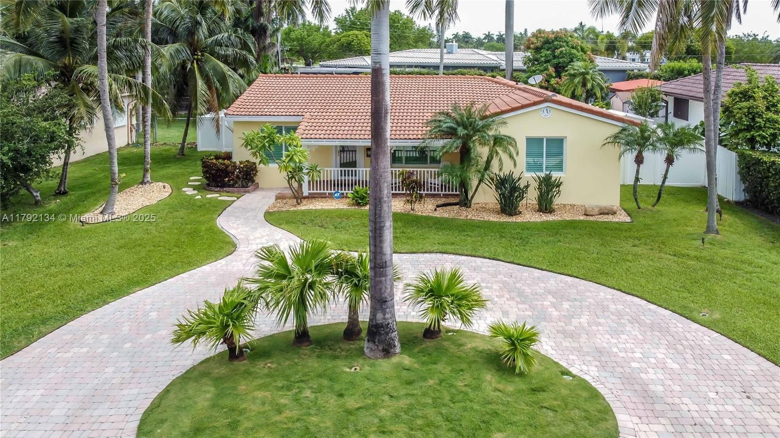Real estate property located at 1215 Jefferson St, Broward, Hollywood Lakes Section, Hollywood, FL