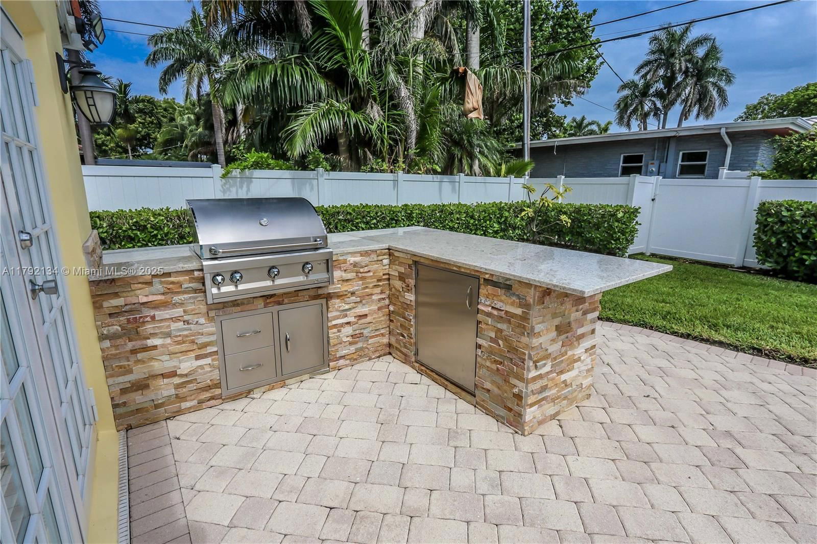 Real estate property located at 1215 Jefferson St, Broward, Hollywood Lakes Section, Hollywood, FL