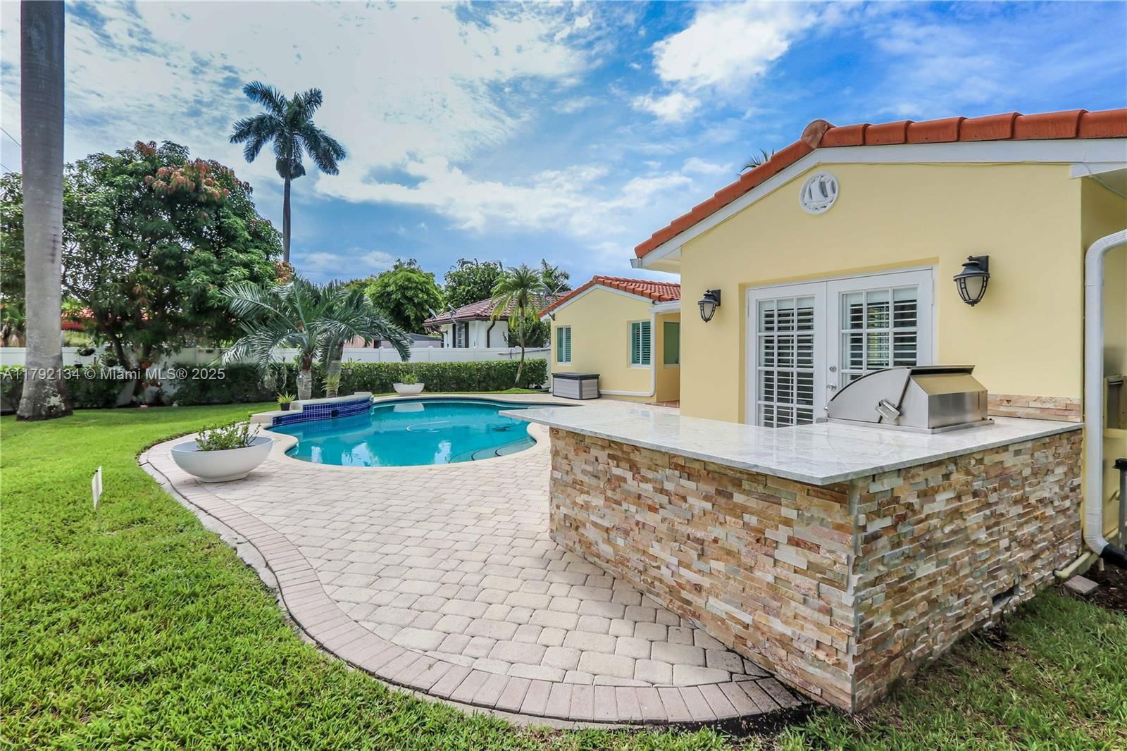 Real estate property located at 1215 Jefferson St, Broward, Hollywood Lakes Section, Hollywood, FL