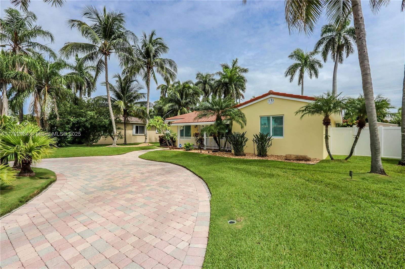 Real estate property located at 1215 Jefferson St, Broward, Hollywood Lakes Section, Hollywood, FL