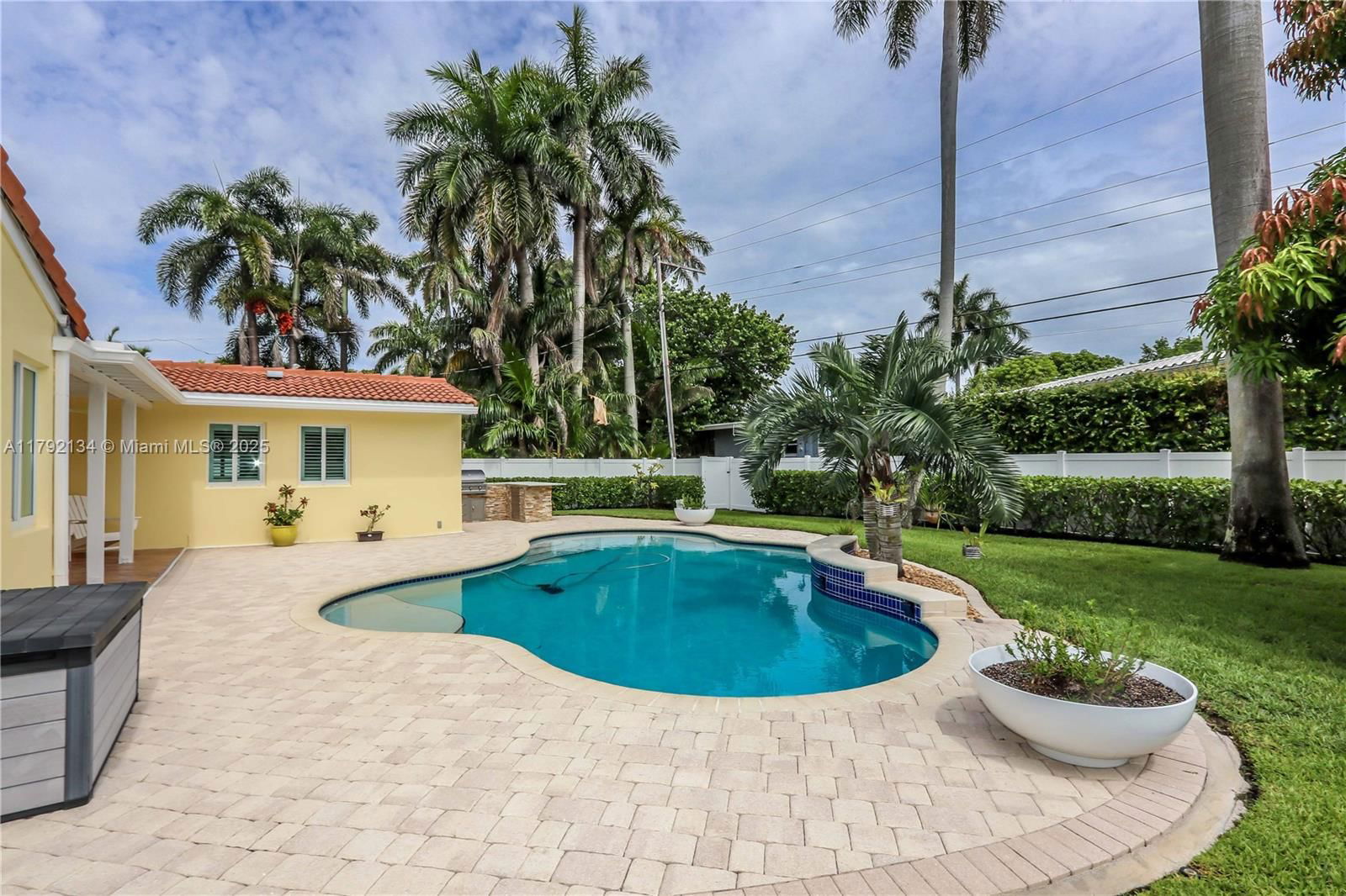 Real estate property located at 1215 Jefferson St, Broward, Hollywood Lakes Section, Hollywood, FL