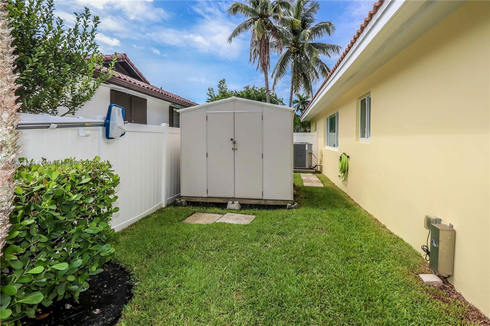 Real estate property located at 1215 Jefferson St, Broward, Hollywood Lakes Section, Hollywood, FL