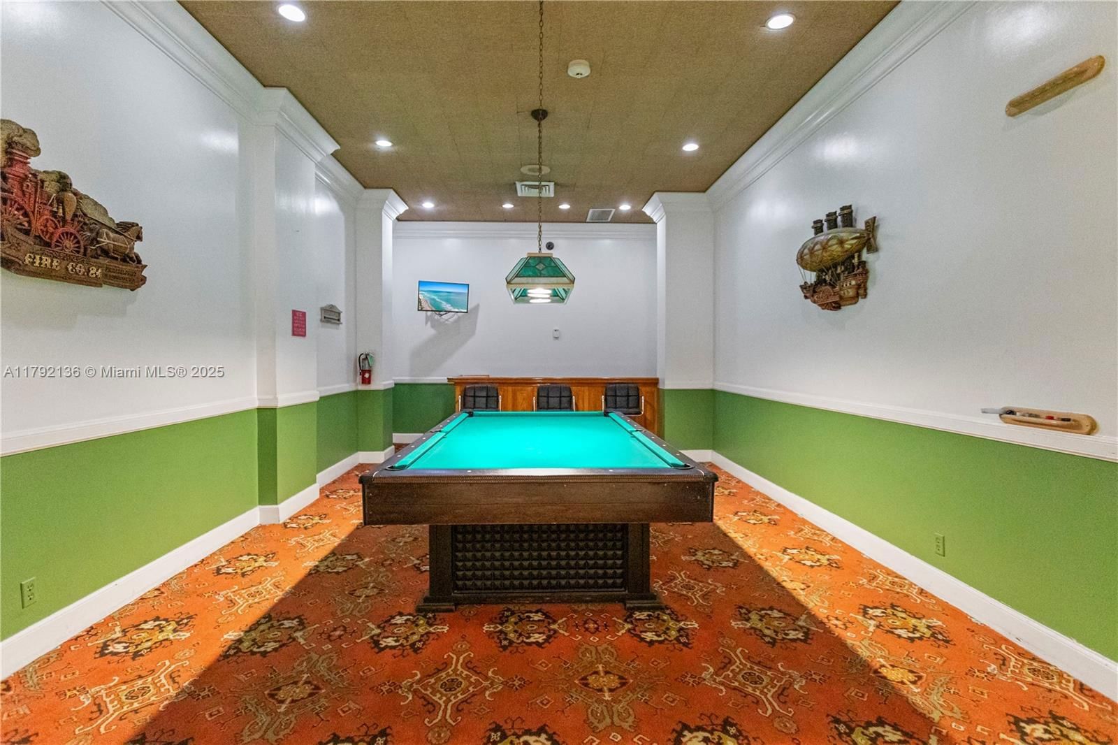 Real estate property located at 3800 Ocean Dr #1710, Broward, Hallmark Of Hollywood Con, Hollywood, FL