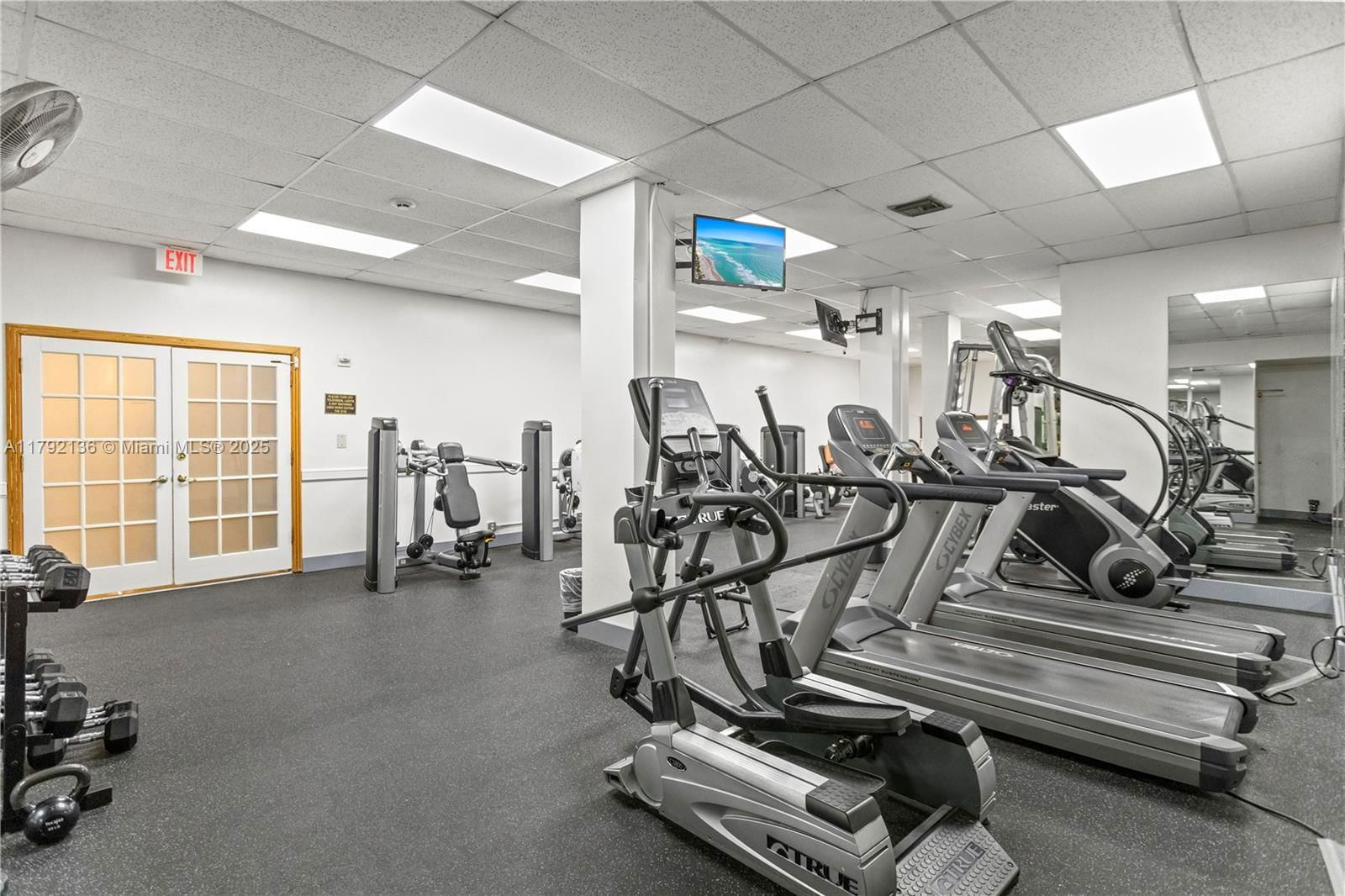 Real estate property located at 3800 Ocean Dr #1710, Broward, Hallmark Of Hollywood Con, Hollywood, FL