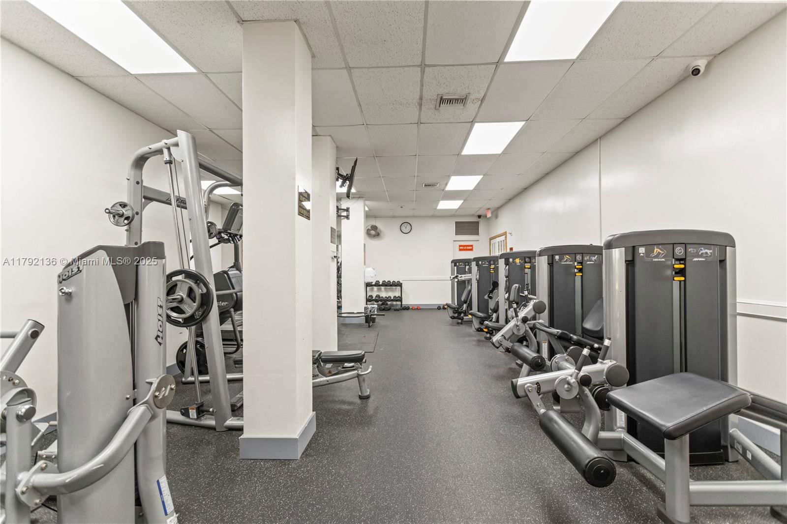 Real estate property located at 3800 Ocean Dr #1710, Broward, Hallmark Of Hollywood Con, Hollywood, FL