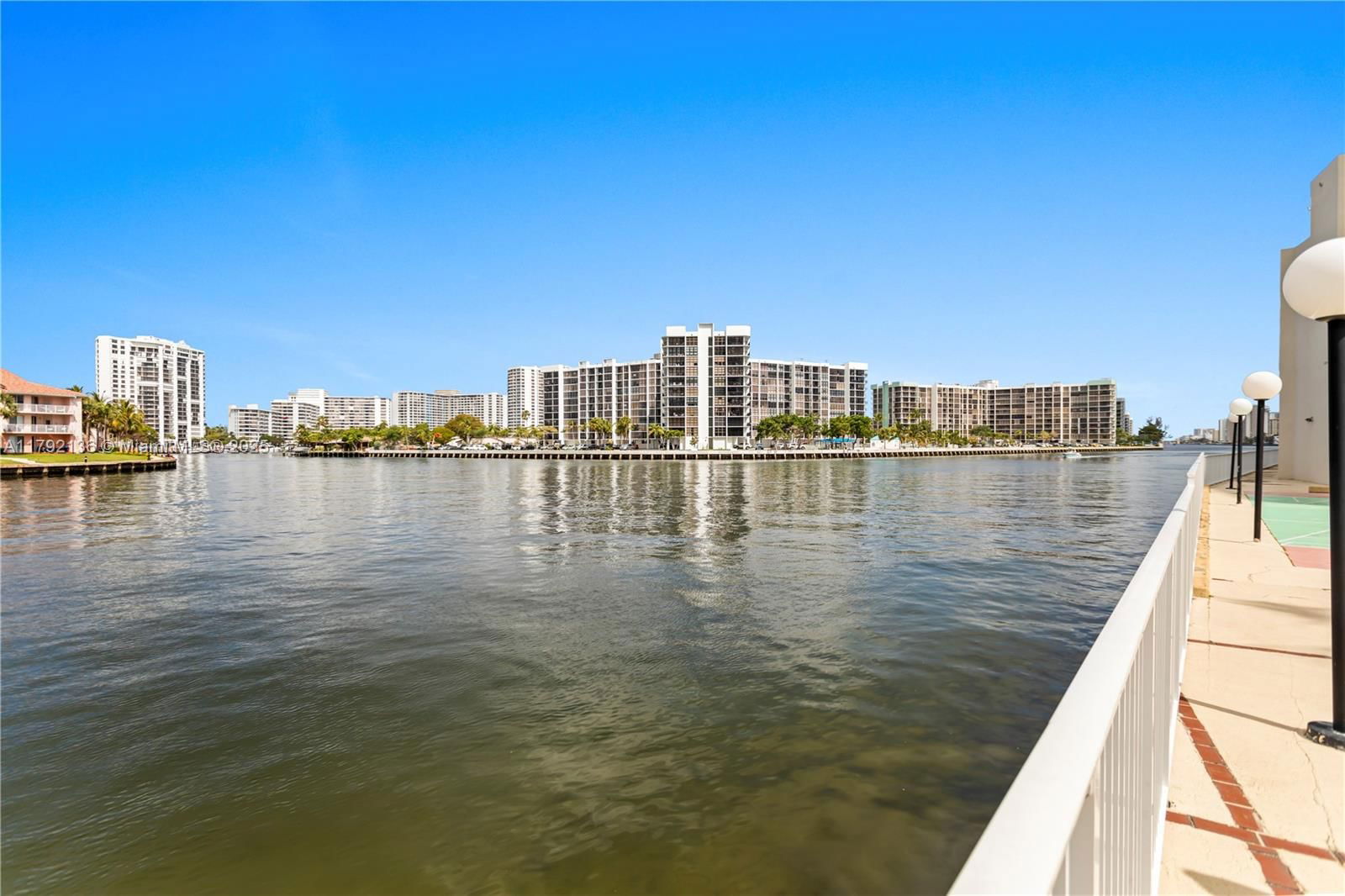 Real estate property located at 3800 Ocean Dr #1710, Broward, Hallmark Of Hollywood Con, Hollywood, FL