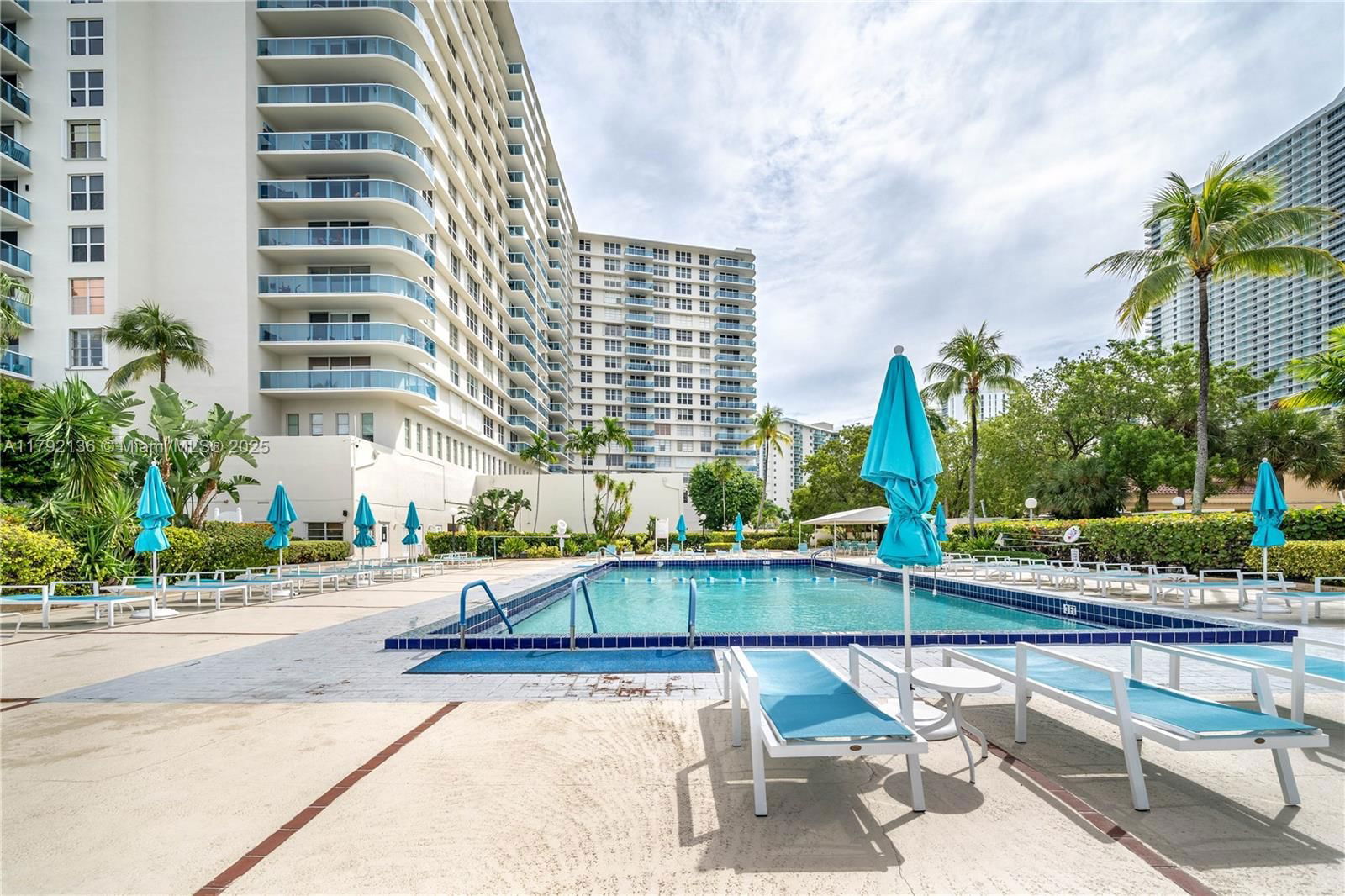 Real estate property located at 3800 Ocean Dr #1710, Broward, Hallmark Of Hollywood Con, Hollywood, FL