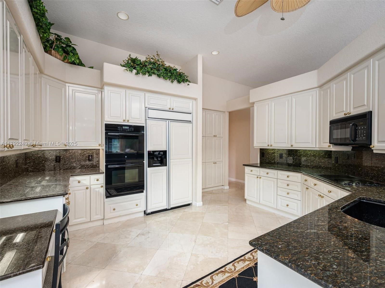 Real estate property located at 2456 Bay Isle Ct, Broward, Sector 7 - Parcels F G H, Weston, FL