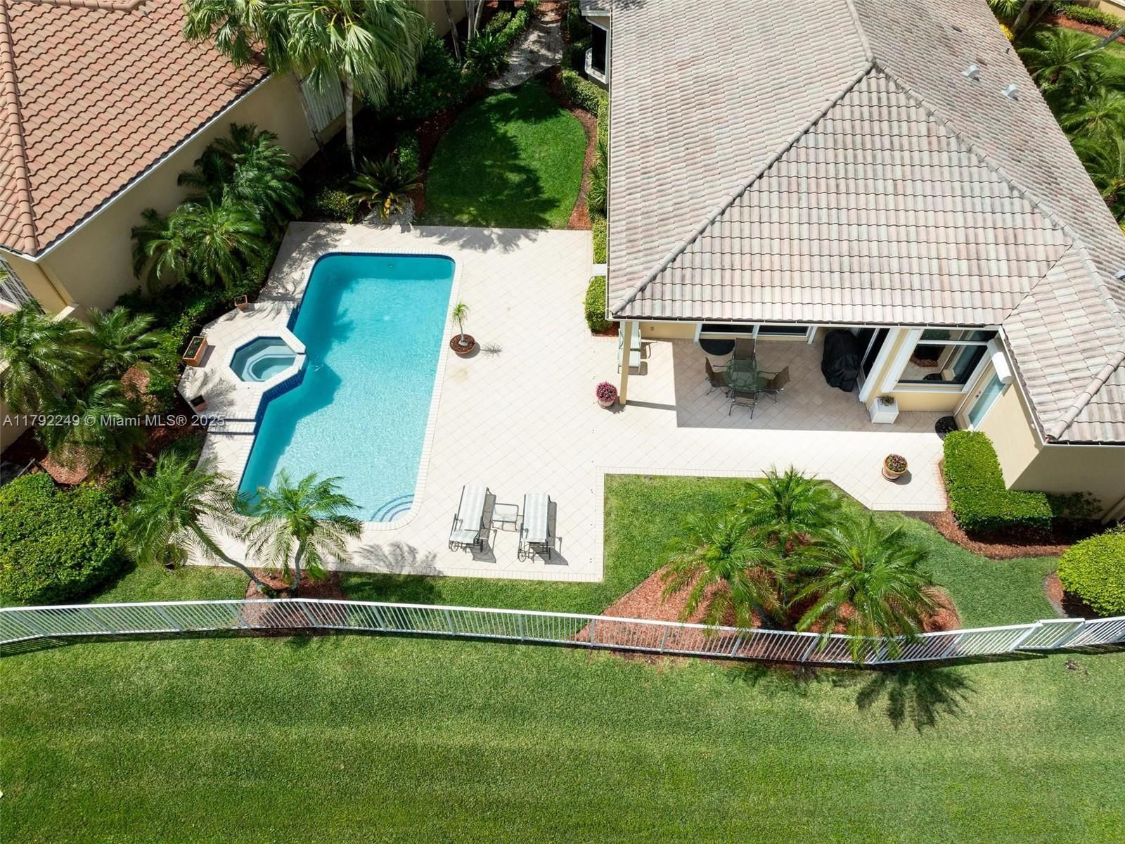 Real estate property located at 2456 Bay Isle Ct, Broward, Sector 7 - Parcels F G H, Weston, FL