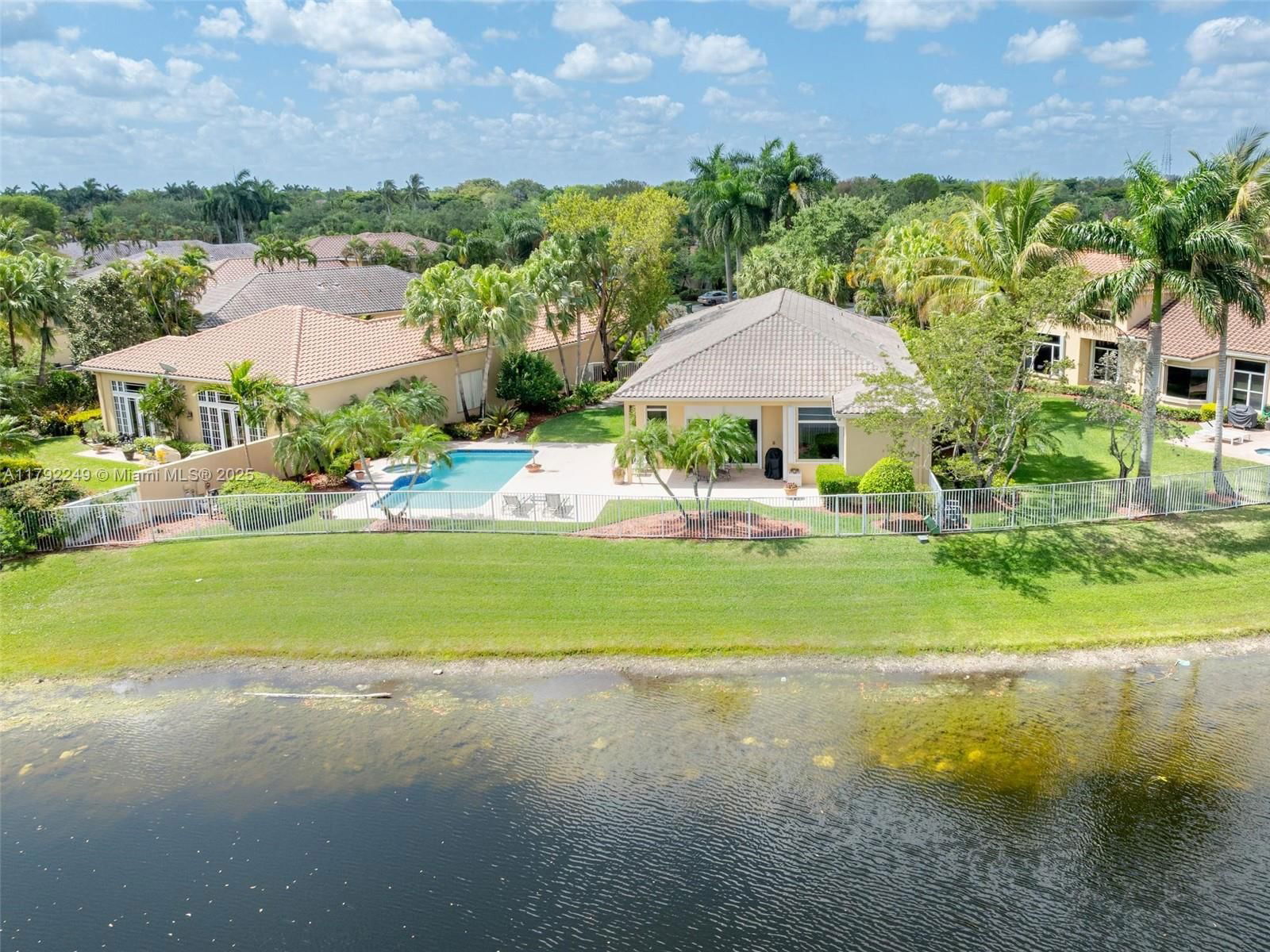 Real estate property located at 2456 Bay Isle Ct, Broward, Sector 7 - Parcels F G H, Weston, FL