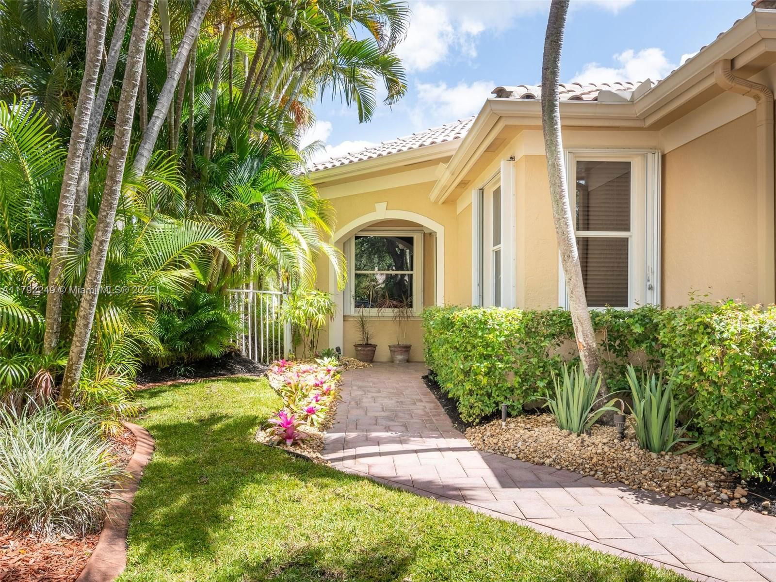 Real estate property located at 2456 Bay Isle Ct, Broward, Sector 7 - Parcels F G H, Weston, FL