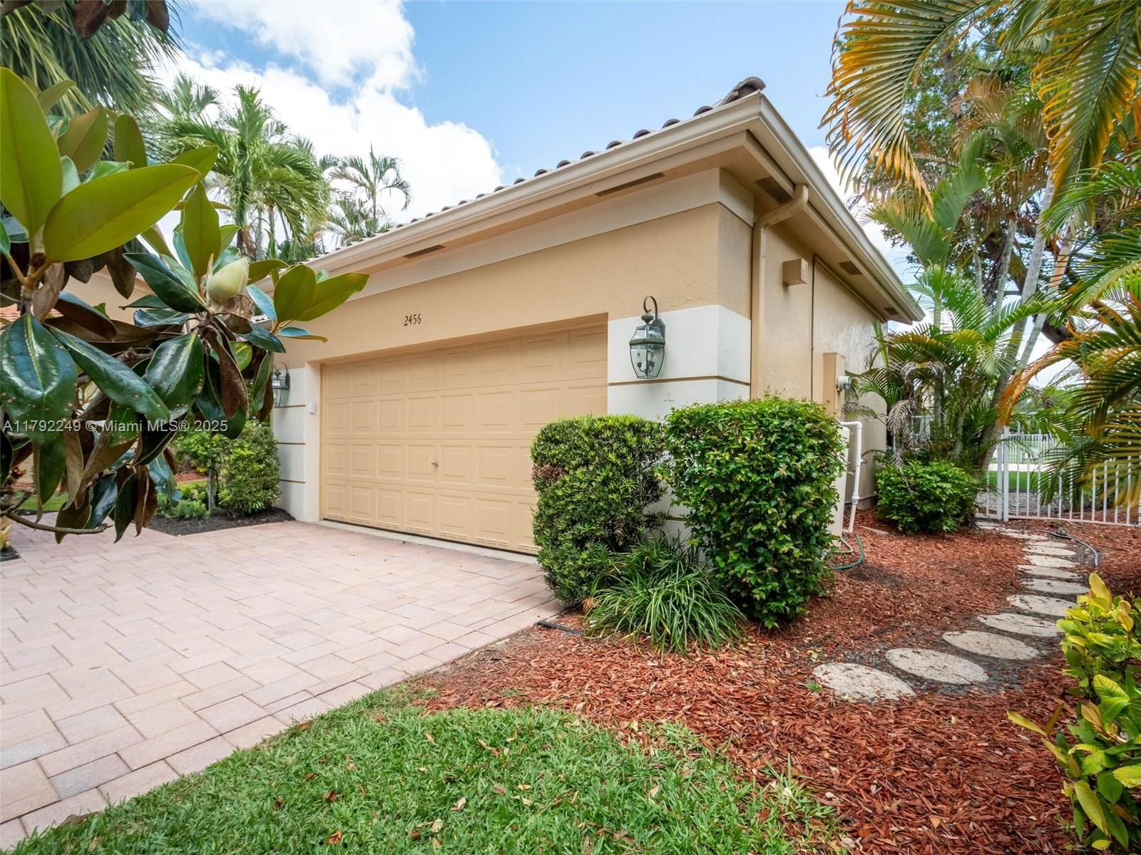 Real estate property located at 2456 Bay Isle Ct, Broward, Sector 7 - Parcels F G H, Weston, FL