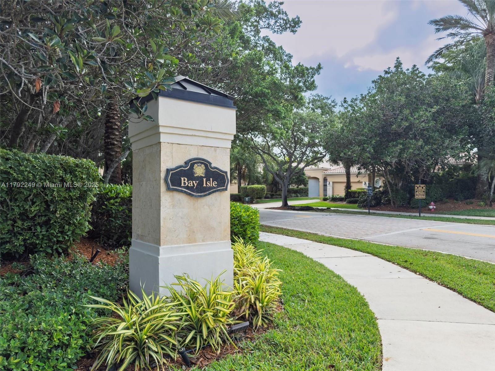 Real estate property located at 2456 Bay Isle Ct, Broward, Sector 7 - Parcels F G H, Weston, FL