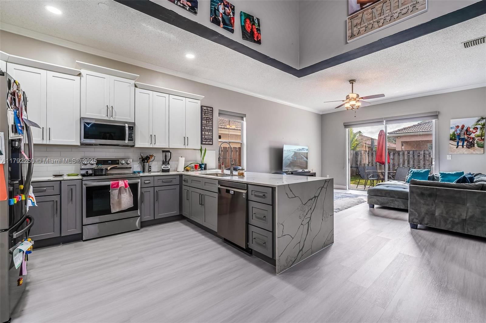 Real estate property located at 14024 Cypress Cove Cir, Broward, West Park-west Parcel, Davie, FL