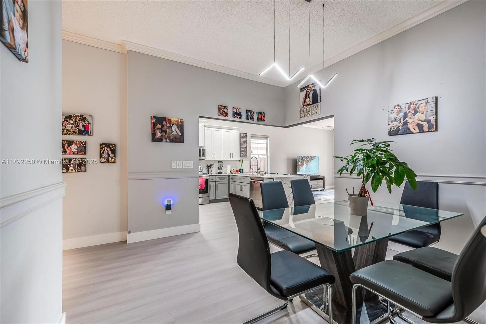 Real estate property located at 14024 Cypress Cove Cir, Broward, West Park-west Parcel, Davie, FL