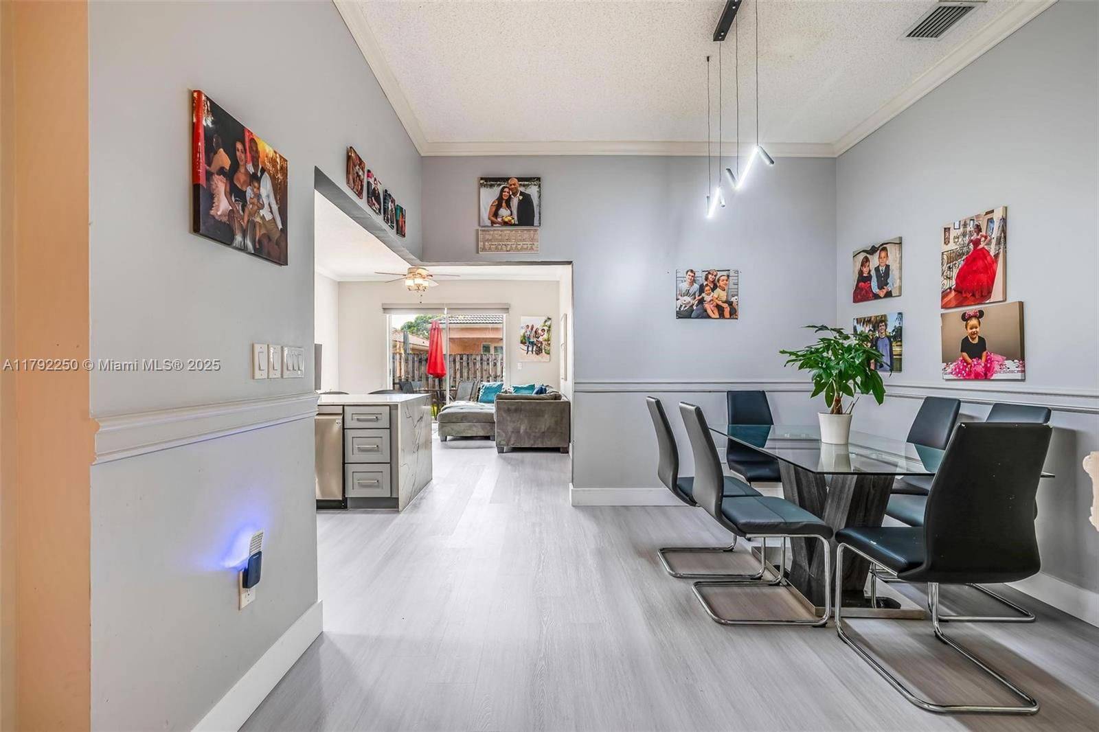 Real estate property located at 14024 Cypress Cove Cir, Broward, West Park-west Parcel, Davie, FL