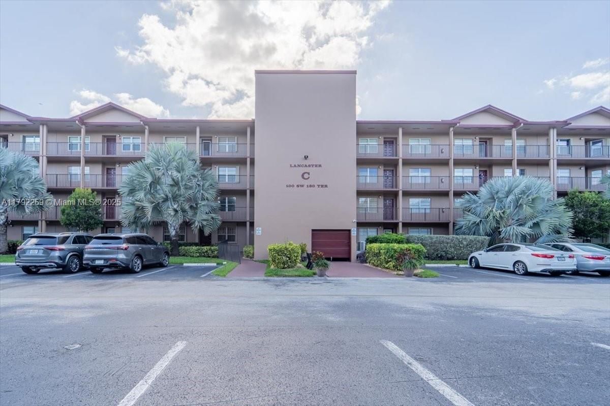 Real estate property located at 100 130th Ter #412C, Broward, Lancaster At Century Vill, Pembroke Pines, FL