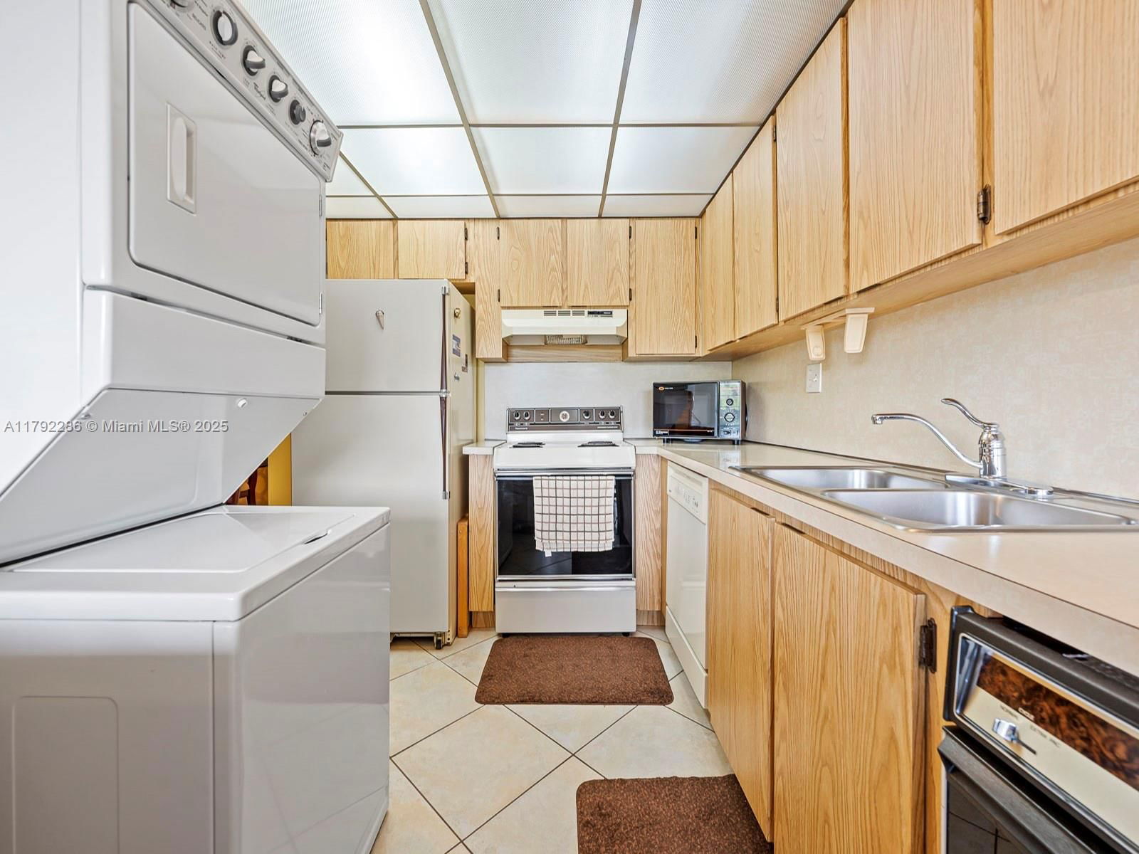 Real estate property located at 1300 122nd Ave #303-2, Miami-dade, Peninsula At Intl Gardens, Miami, FL