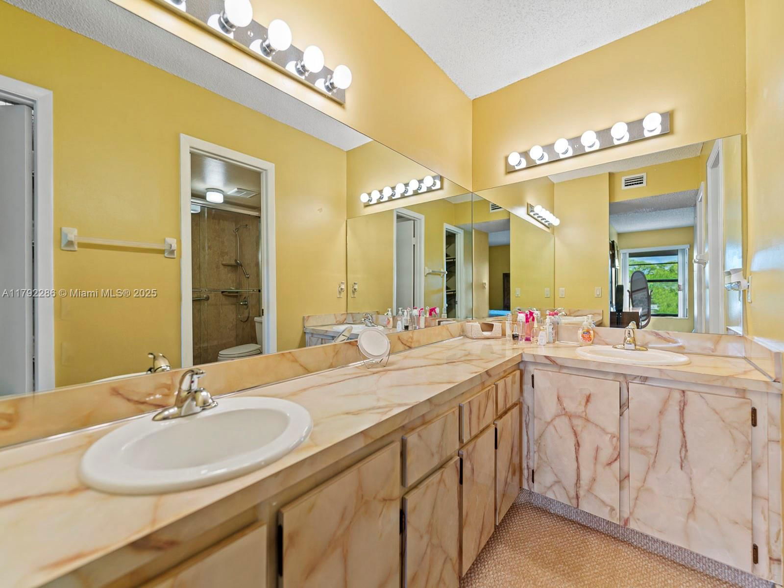 Real estate property located at 1300 122nd Ave #303-2, Miami-dade, Peninsula At Intl Gardens, Miami, FL