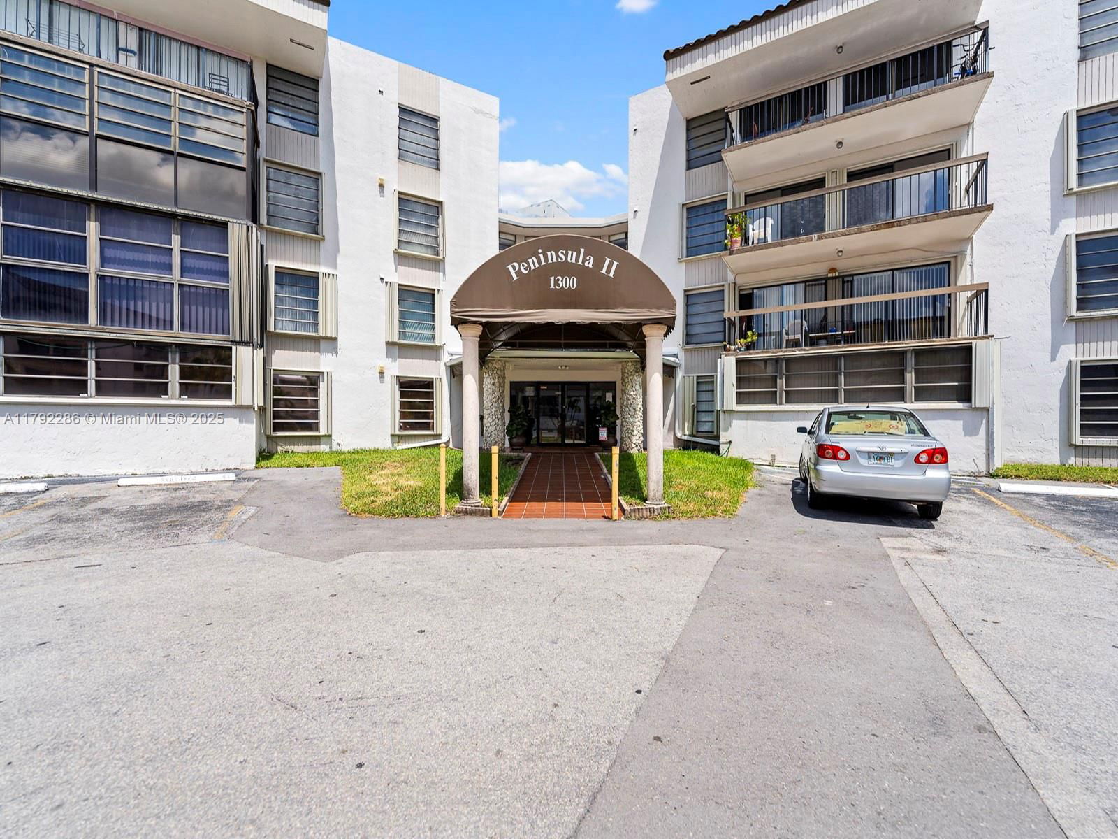 Real estate property located at 1300 122nd Ave #303-2, Miami-dade, Peninsula At Intl Gardens, Miami, FL