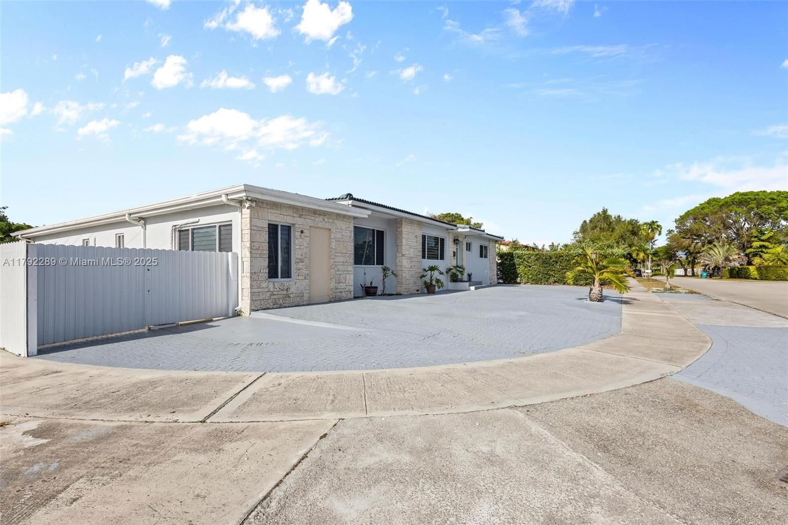 Real estate property located at 9365 44th St, Miami-dade, Ascot Park, Miami, FL