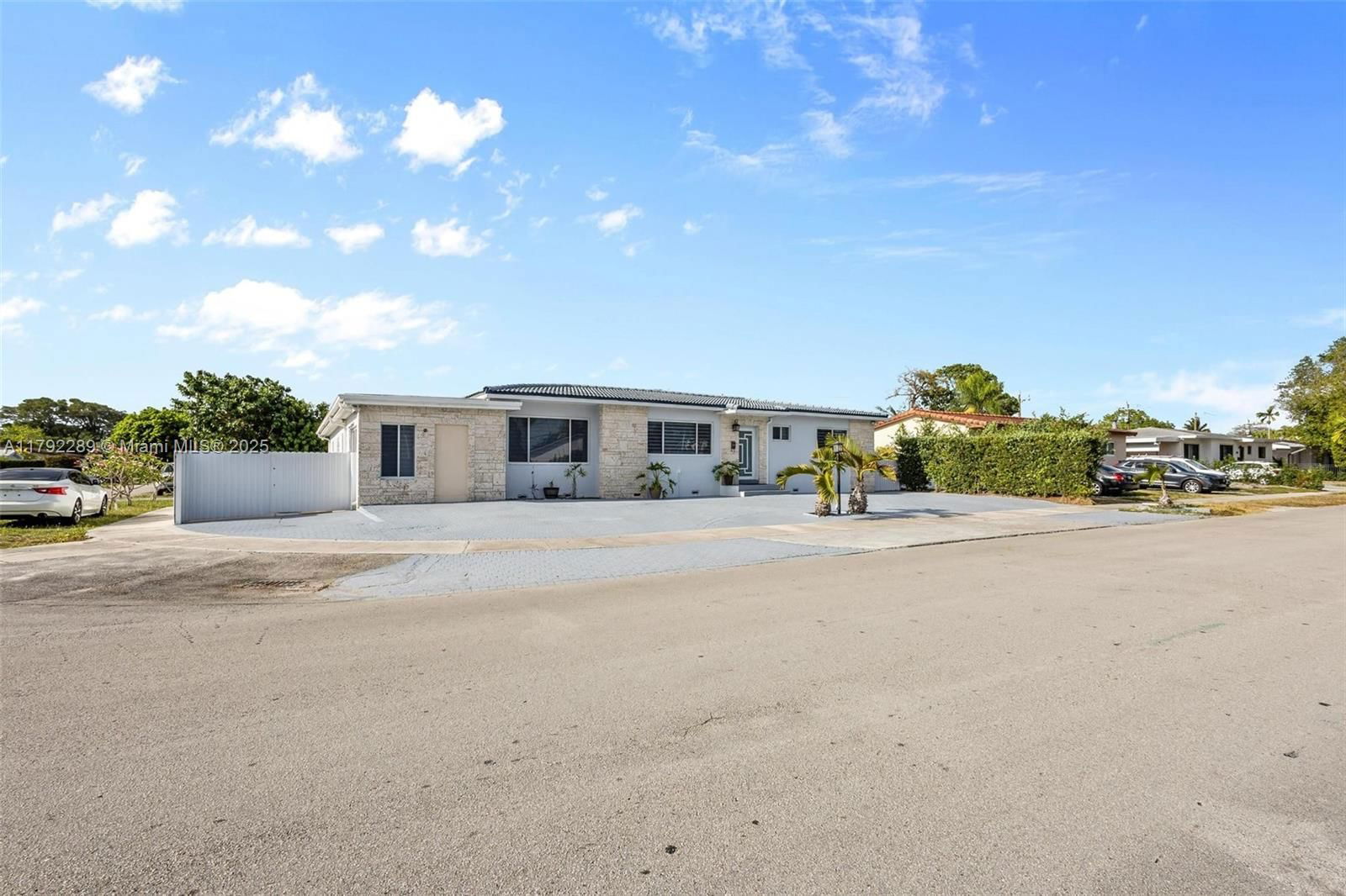 Real estate property located at 9365 44th St, Miami-dade, Ascot Park, Miami, FL