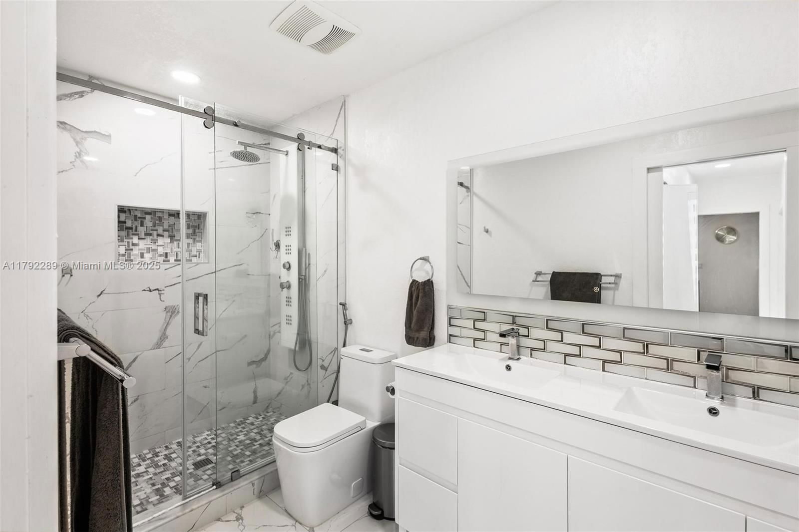Real estate property located at 9365 44th St, Miami-dade, Ascot Park, Miami, FL