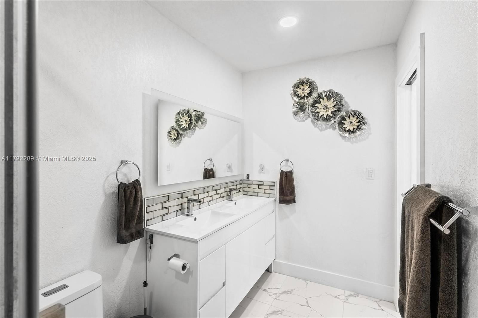 Real estate property located at 9365 44th St, Miami-dade, Ascot Park, Miami, FL