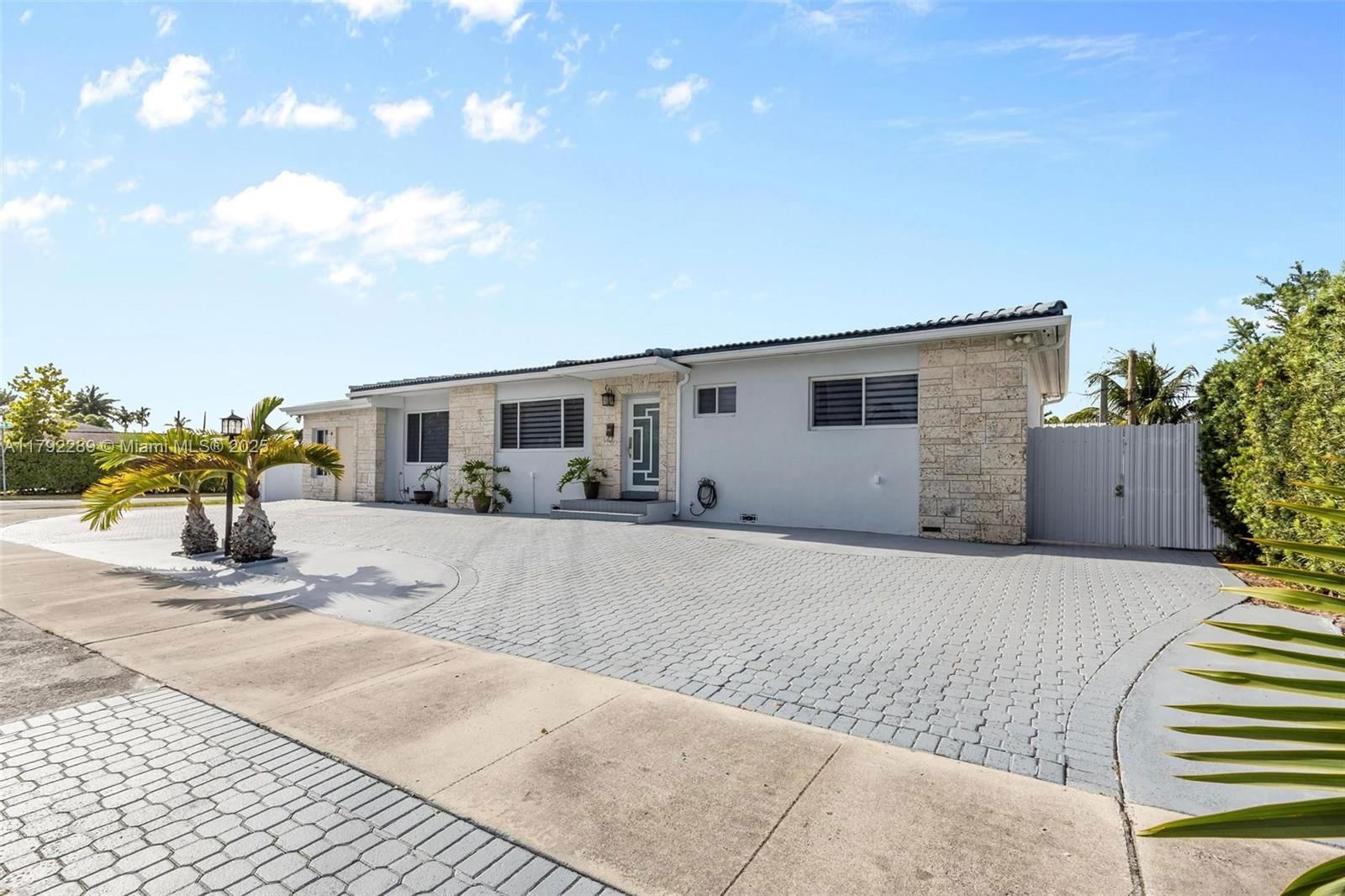 Real estate property located at 9365 44th St, Miami-dade, Ascot Park, Miami, FL