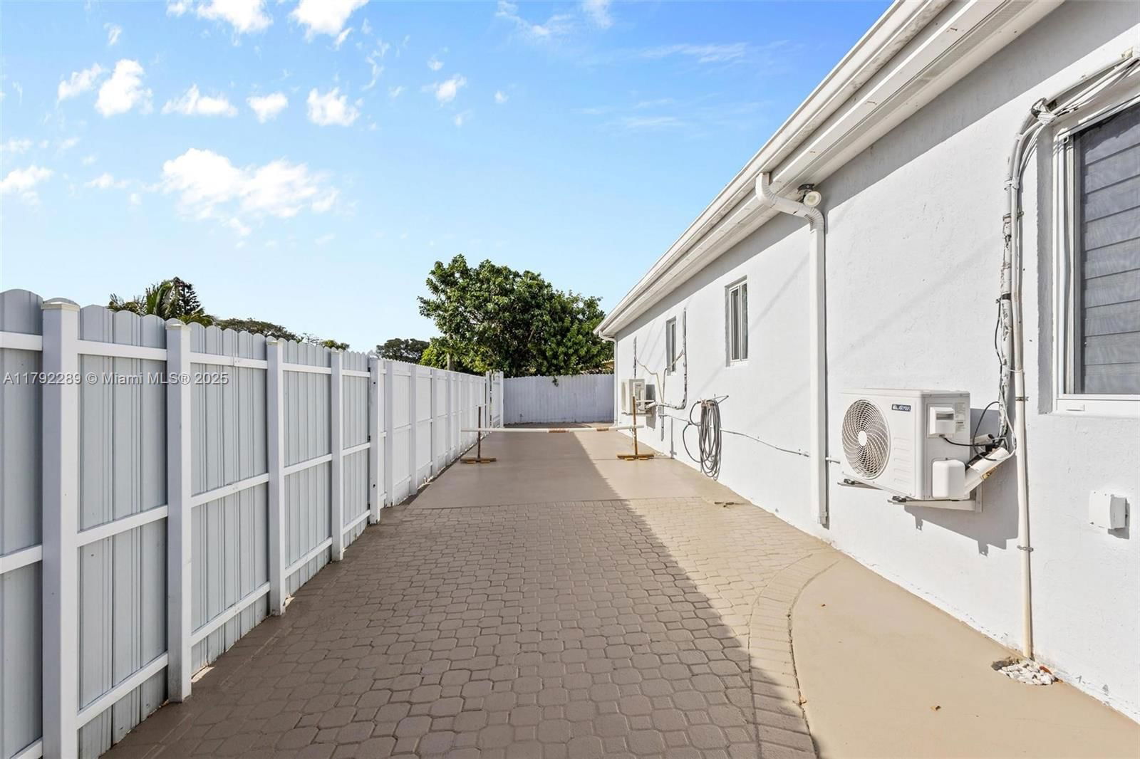 Real estate property located at 9365 44th St, Miami-dade, Ascot Park, Miami, FL