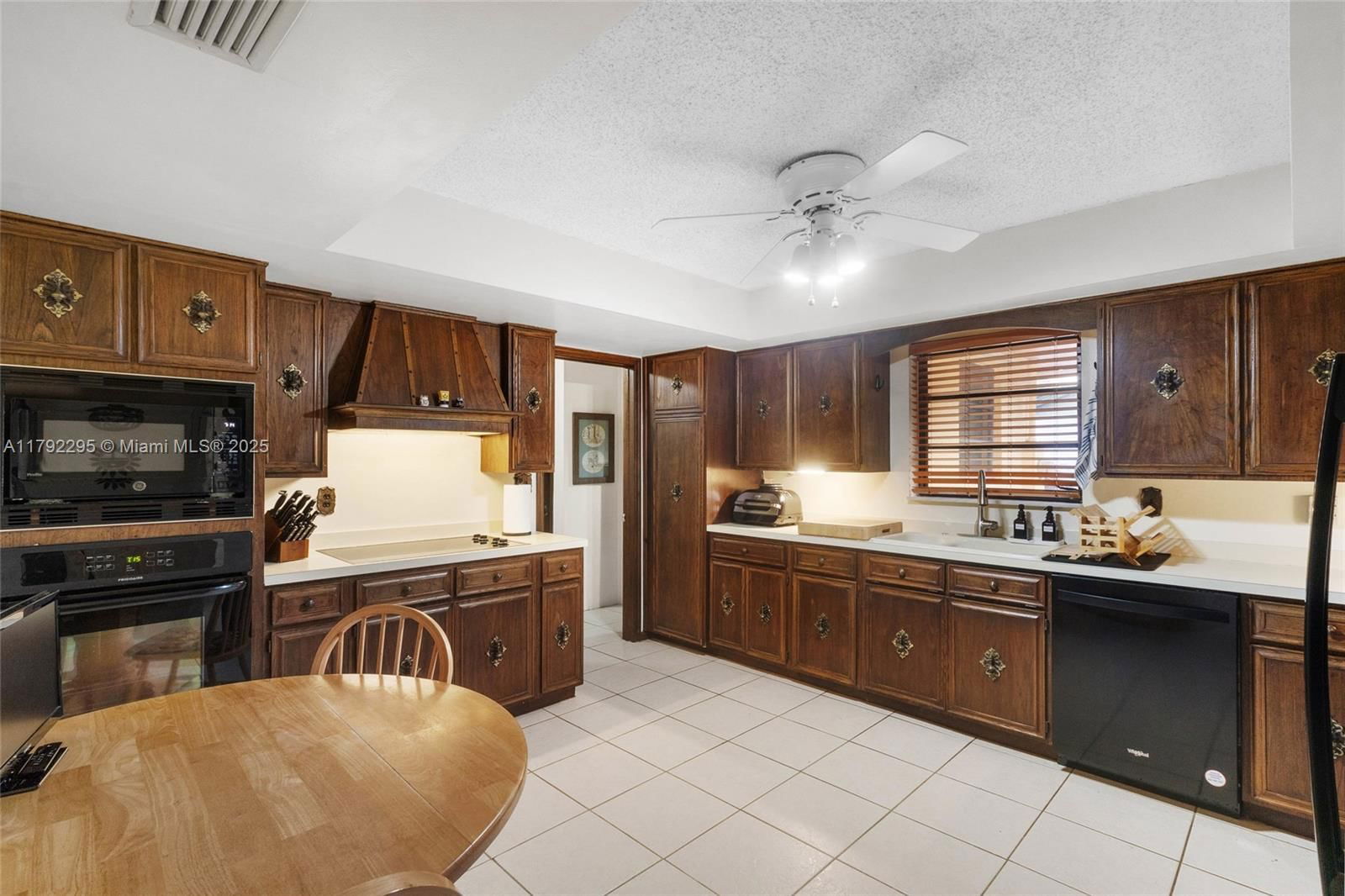 Real estate property located at 8261 186th St, Miami-dade, Old Cutler Grove, Cutler Bay, FL