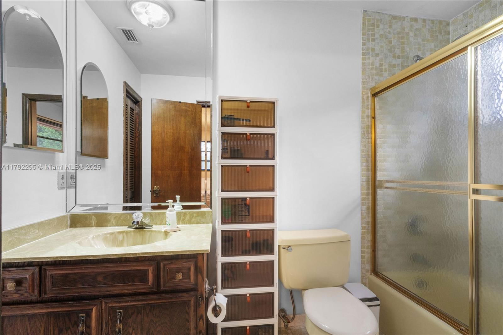 Real estate property located at 8261 186th St, Miami-dade, Old Cutler Grove, Cutler Bay, FL