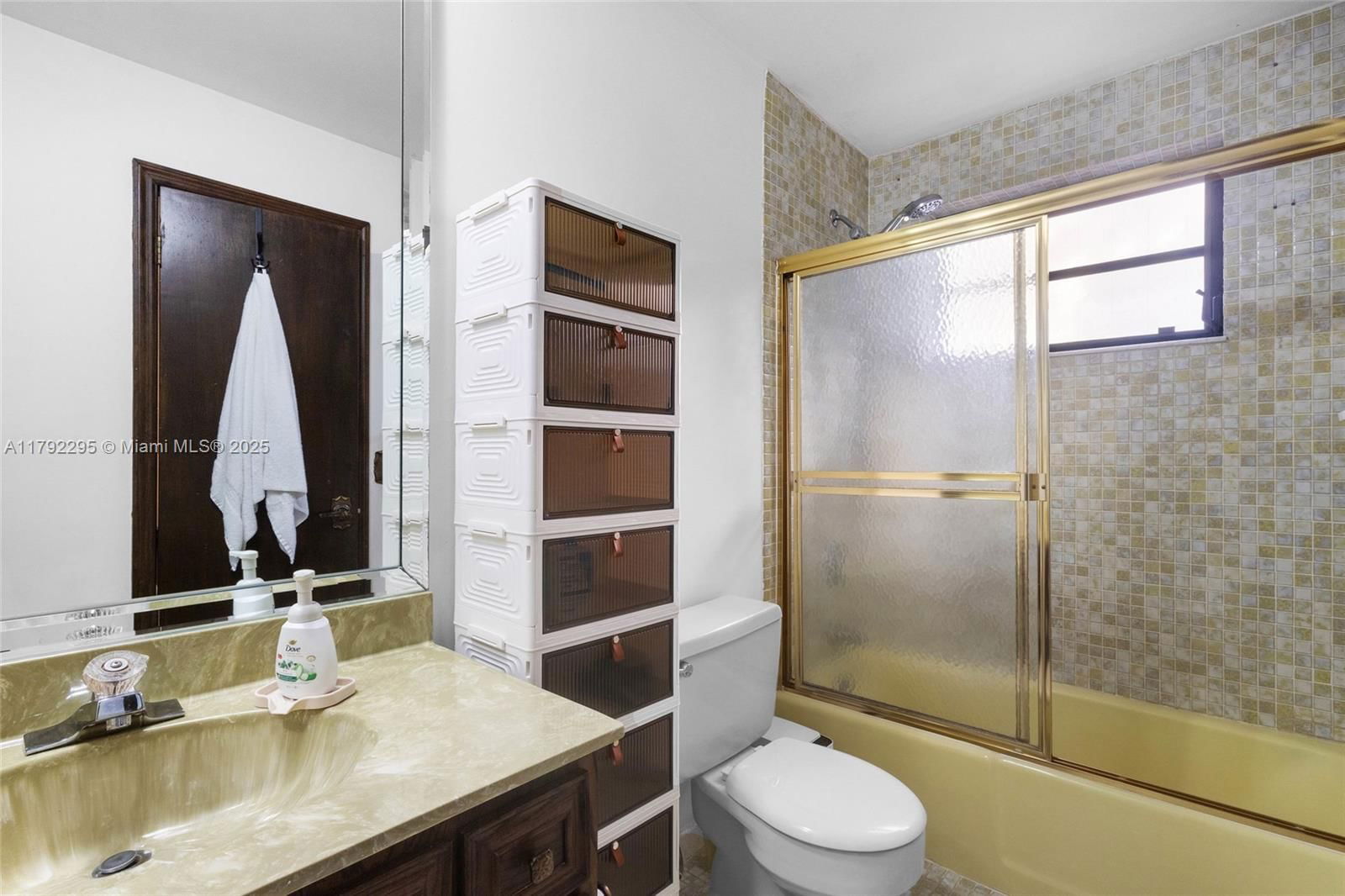Real estate property located at 8261 186th St, Miami-dade, Old Cutler Grove, Cutler Bay, FL