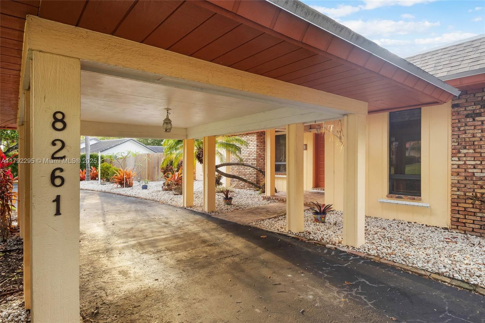 Real estate property located at 8261 186th St, Miami-dade, Old Cutler Grove, Cutler Bay, FL