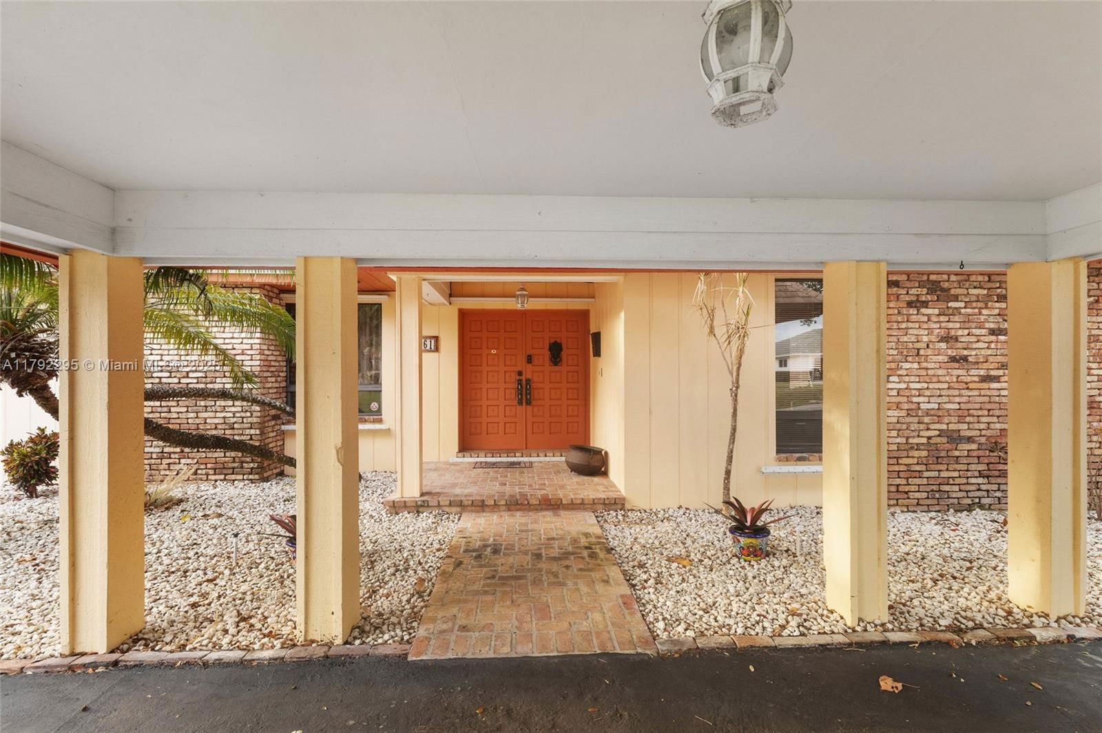 Real estate property located at 8261 186th St, Miami-dade, Old Cutler Grove, Cutler Bay, FL