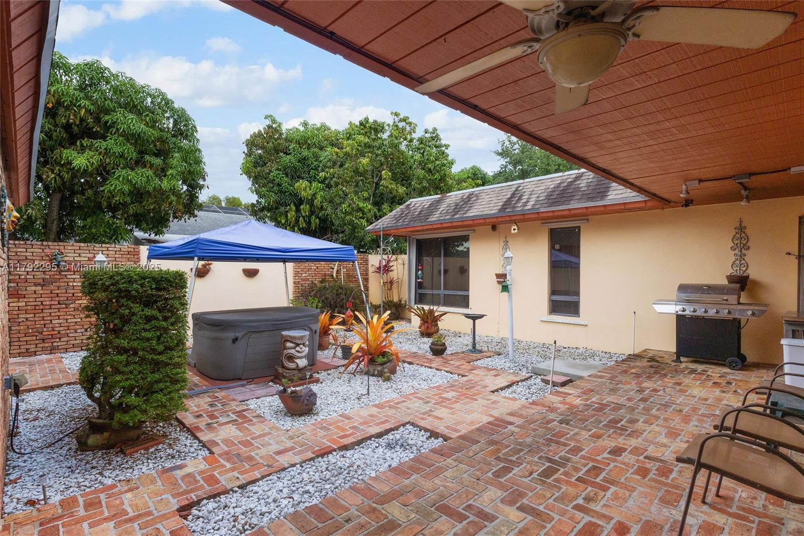 Real estate property located at 8261 186th St, Miami-dade, Old Cutler Grove, Cutler Bay, FL