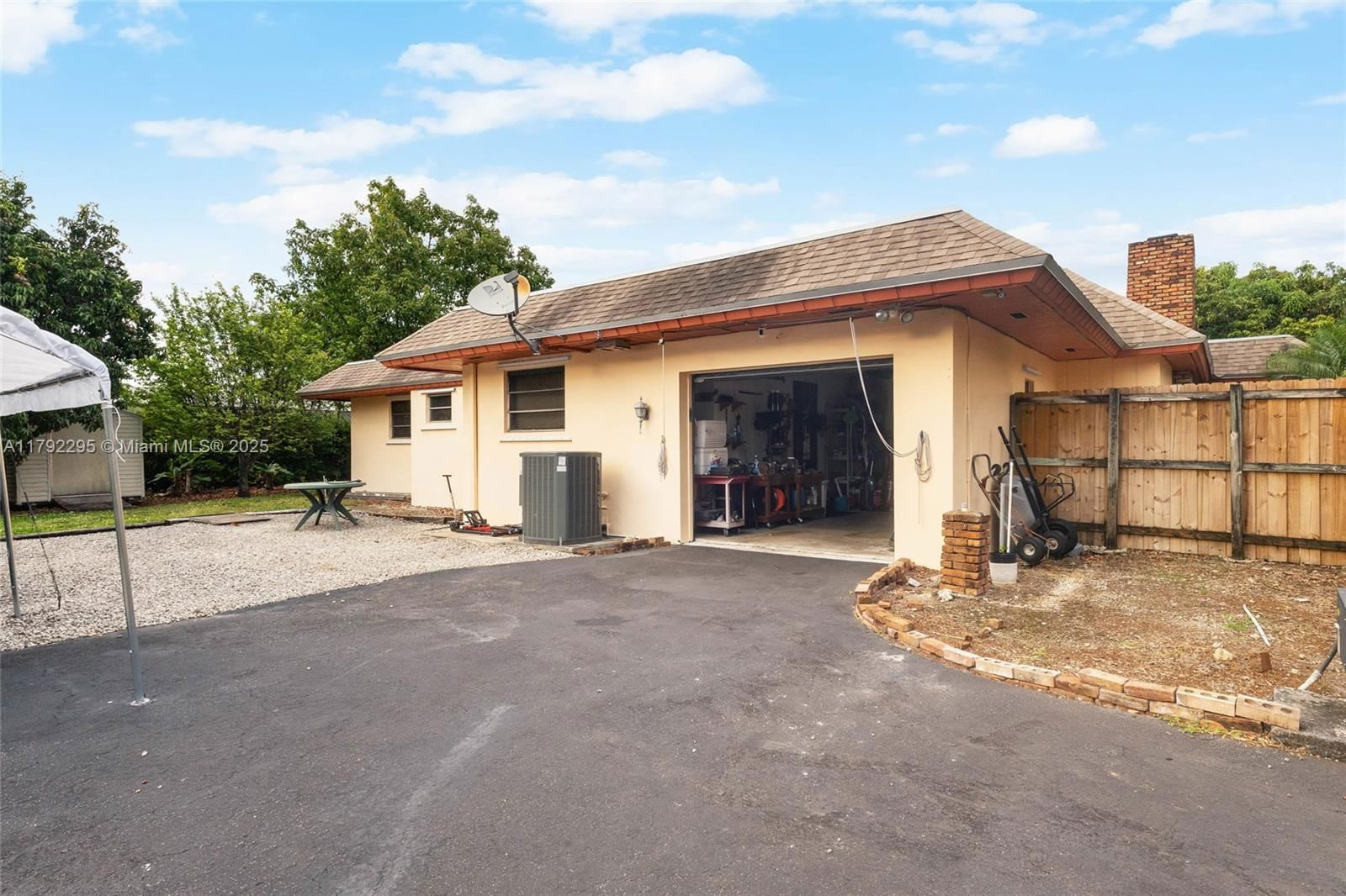 Real estate property located at 8261 186th St, Miami-dade, Old Cutler Grove, Cutler Bay, FL
