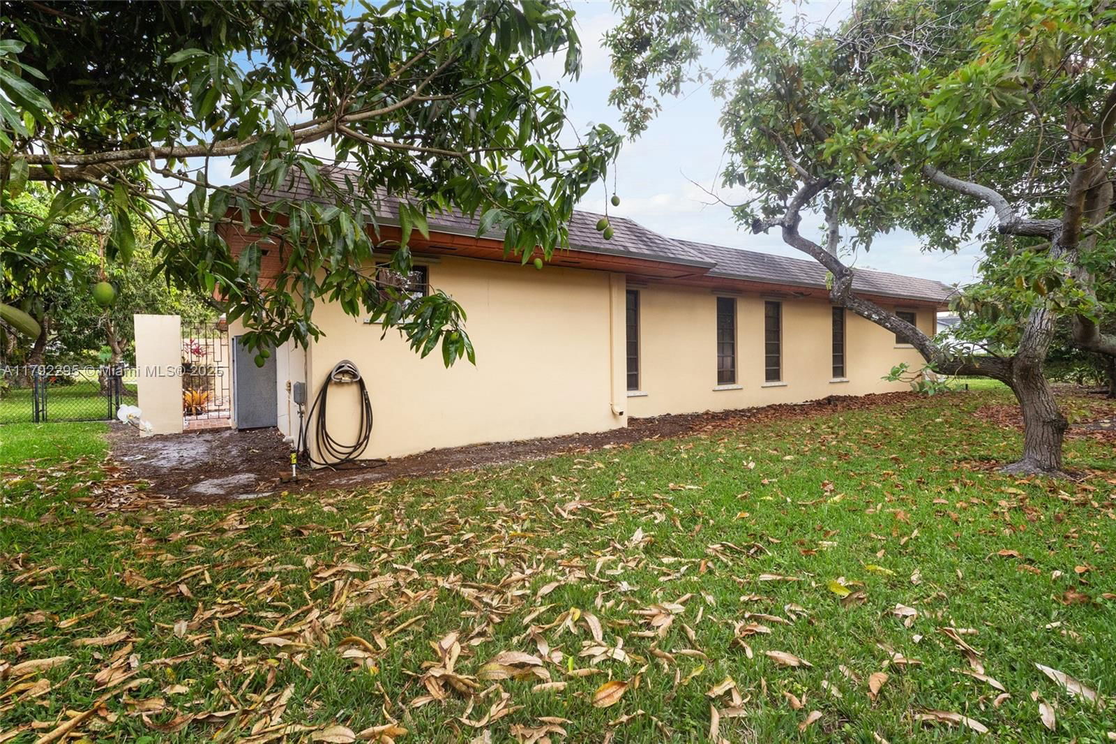 Real estate property located at 8261 186th St, Miami-dade, Old Cutler Grove, Cutler Bay, FL