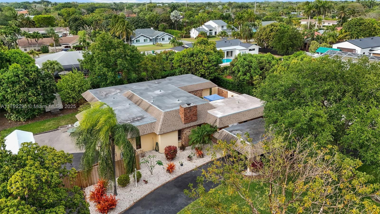 Real estate property located at 8261 186th St, Miami-dade, Old Cutler Grove, Cutler Bay, FL